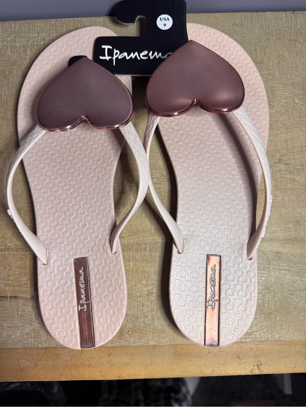 Ipanema Women's Light Pink Flip Flops with Rose Metallic Hearts